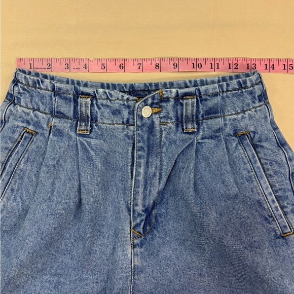 Old Navy Vintage 90’s Women’s High Waisted Mom Blue Jean Shorts Size 10 - Picture 5 of 5